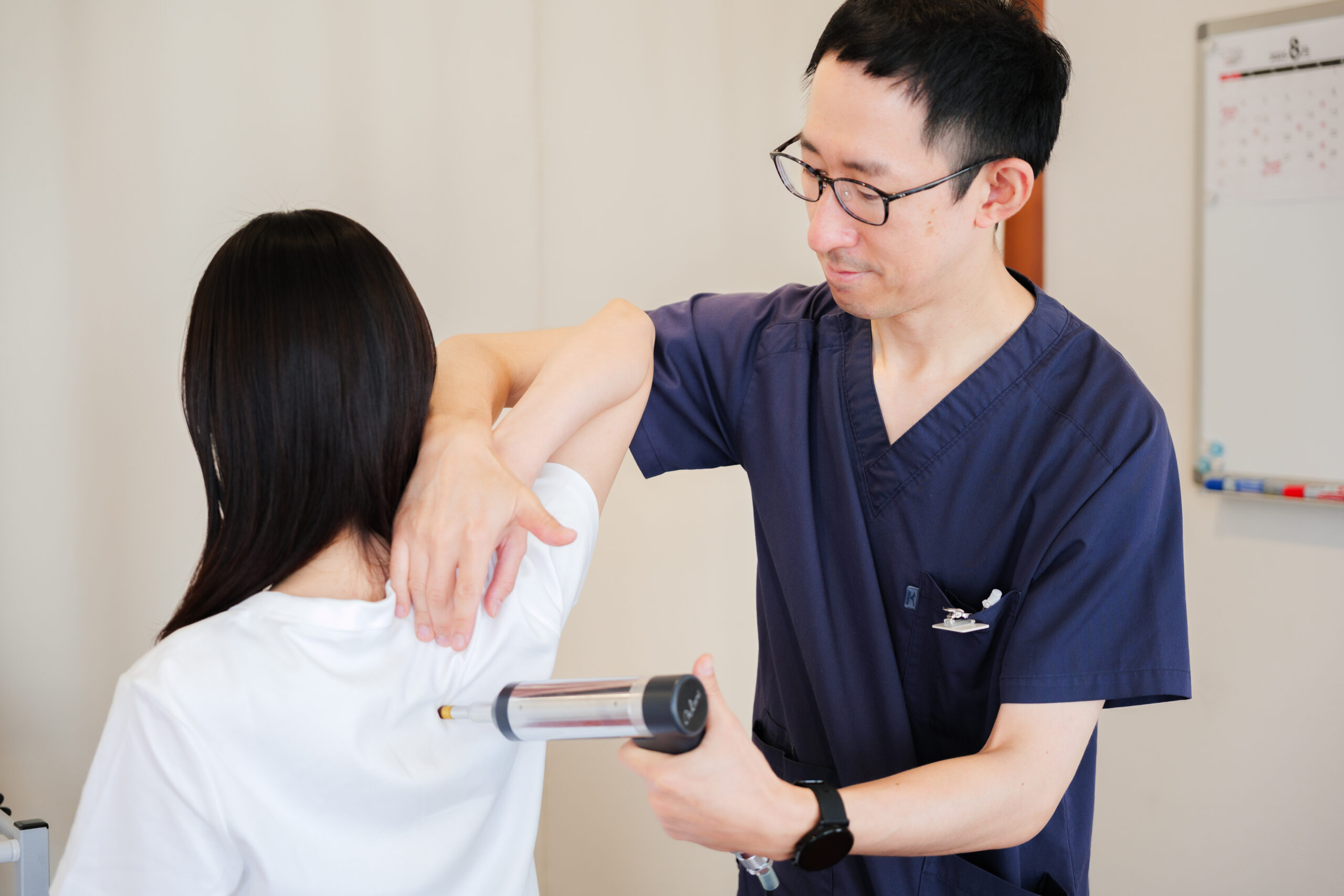 なぜ立ち仕事の複数症状は “継続” で全身の疲労感まで軽くなるのか ── ニューロマトリックス理論から読み解く運動器×全身統合パターンの書き換え(Melzack 2001)