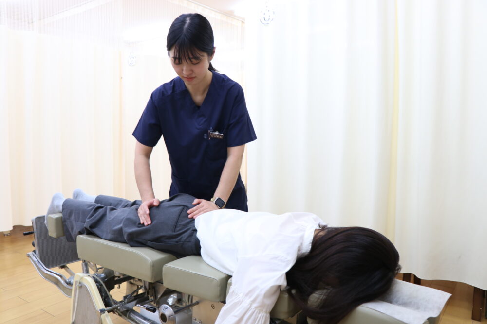 腰痛で “座れない” が続く本当の理由 ── 動作を制限する予期